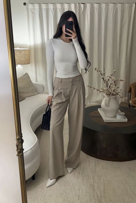 Beige Pants Outfit, White Pants Outfit, Campus Outfit, Neat Casual Outfits, University Outfit, Classy Fits, Dressy Casual Outfits, Uni Outfits, Corporate Outfits