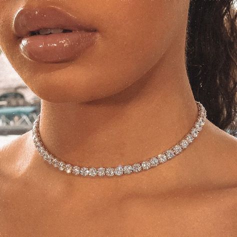 Prom Accessories Jewelry Silver, Gold Sparkly Jewelry, Prom Jewellery Ideas, Prom Silver Accessories, Silver Jewellery For Prom, Cute Prom Jewelry, Sparkly Silver Necklace, Silver Sparkly Jewelry, Girly Accessories Necklaces