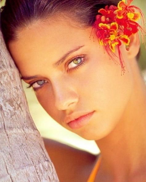 Lima Adriana, Adriana Lima Outfit, Adriana Lima Makeup, Adriana Lima Young, Marinette Et Adrien, Angels Beauty, Rich Girl Lifestyle, Model Aesthetic, Adriana Lima