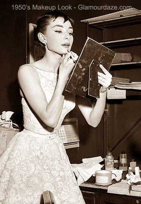 The History of 1950s Makeup | Glamour Daze Audrey Hepburn Aesthetic, 1950s Makeup, Aubrey Hepburn, Audrey Hepburn Photos, Oscar Dresses, Classic Movie Stars, Lauren Bacall, Old Hollywood Stars, Classic Actresses