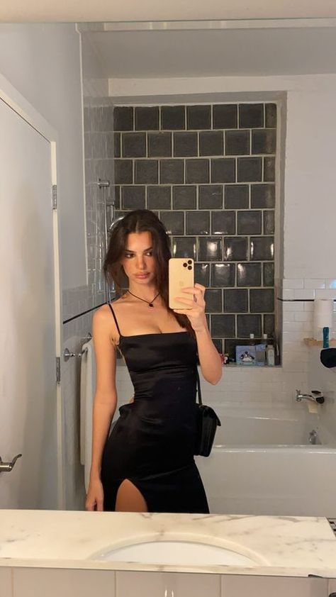 Emrata Instagram, Emily Ratajkowski Outfits, Emily Ratajkowski Style, Bodysuit Dress, Emily Ratajkowski, Mode Inspo, It Girls, Insta Inspo, Kendall Jenner