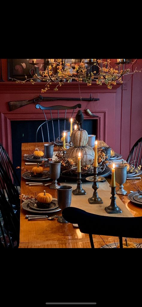 Colonial Thanksgiving Decor, Colonial Table Setting, Colonial Halloween, Colonial Dining Table, Fall Tables, Colonial Dining Room, Primitive Dining Room, Oceanfront Homes, Primitive Autumn