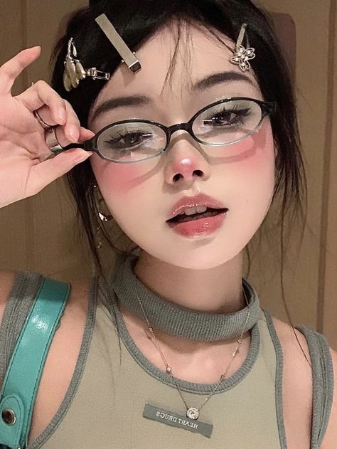 Glass Makeup, Green Glasses, 일본 패션, Glasses Makeup, Image Swag, Ethereal Makeup, Makeup Tut, Make Up Inspo, Cute Makeup Looks