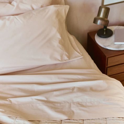 Bed Sheets Review: Brooklinen vs. Quince vs. Pact - Welcome Objects Quince Bedding, Casaluna Bedding Rose, Boll And Branch Sheets, Quince Linen Sheets, Brooklinen Sheets, Wash And Fold, Percale Sheets, New Beds, Sateen Sheets