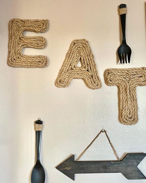 Easy Diy Wall Decor, Jute Wall Art, Dollar Tree Kitchen Decor, Diy Wall Decor Ideas, Wall Decoration Ideas, Easy Diy Decor, Kitchen Walls, Kitchen Decor Wall Art, Handmade Wall Decor