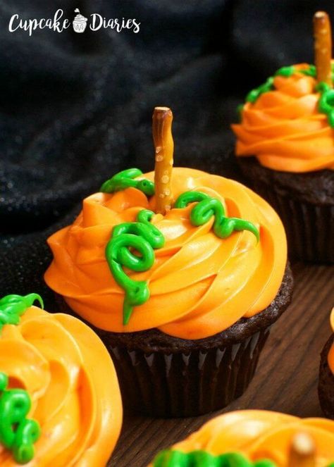 Halloween Cupcakes Ideas, Easy Halloween Cupcakes, Halloween Food Cupcakes, Cupcake Diaries, Thanksgiving Cupcakes, Postres Halloween, Recetas Halloween, Cupcakes Ideas, Halloween Cupcake