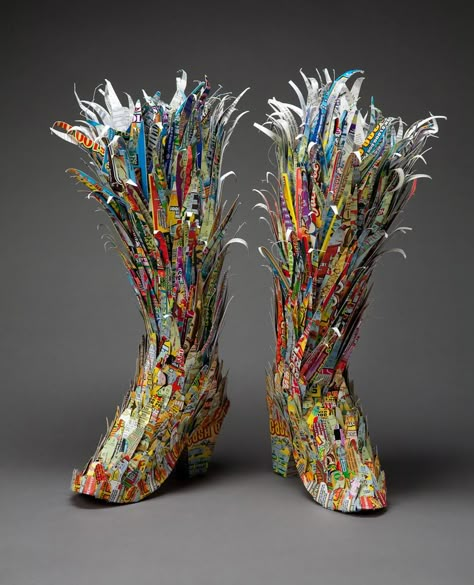 Paper Shoes, Funny Shoes, Ugly Shoes, Funky Shoes, Old Shoes, Recycled Fashion, Art Contest, Unique Shoes, Shoe Art