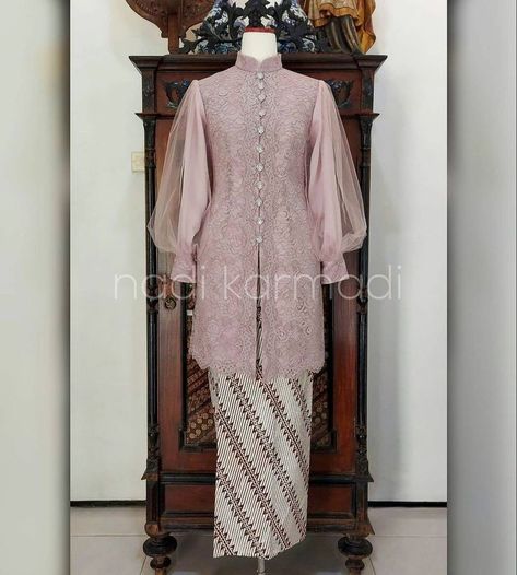 rekomendasi kebaya modern 2023, #kebayamodern #kebayawisuda #kebayalamaran #kebayakondangan Kebaya Ideas Hijab, Kebaya Brokat Hijab, Kebaya Simple Hijab, Kebaya Bridesmaid Hijab, Songket Wedding Dress, Kebaya Melayu, Kebaya Wisuda Hijab, Kebaya Brokat Modern, Model Kebaya Wisuda