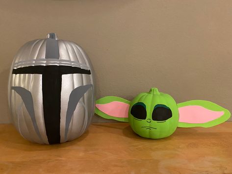 Grogu Pumpkin Painting, Pumpkin Painting Star Wars, Mandalorian Pumpkin Painting, Star Wars Painted Pumpkins, Pumpkin Painting Ideas Baby, Star Wars Pumpkin Painting, Mandalorian Pumpkin, Yoda Pumpkin, Easy Pumpkin Painting Ideas