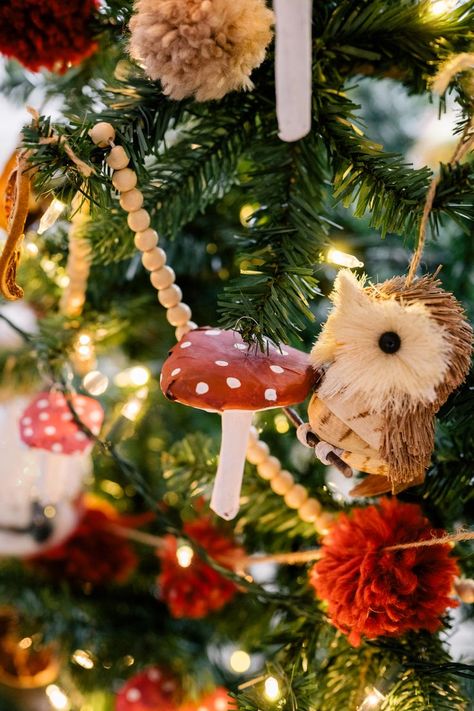 Cottage Core Christmas, Christmas Mushroom, Diy Mushroom, Woodland Christmas Decor, Mushroom Ornaments, Woodland Christmas Tree, Cottage Christmas, Christmas Tree Inspiration, Christmas Inspo