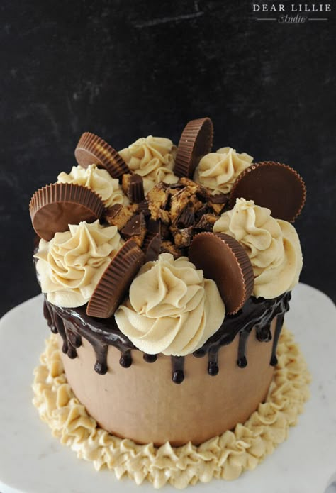 Cakes For Moms Birthday, Cakes For Moms, Peanut Butter Birthday Cake, Chocolate Cake Peanut Butter, Reese's Cake, Sf Desserts, Peanut Butter Chocolate Cake, Chocolate Cake With Peanut Butter, Reeses Cake