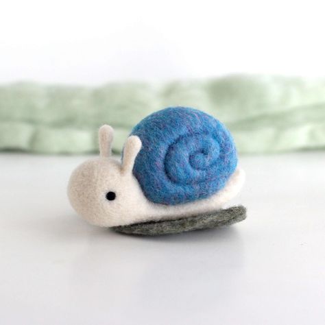 Felted Snail, Needle Felted Fox, Needle Felted Owl, Needle Felted Cat, Needle Felting Diy, Felted Wool Crafts, Felt Crafts Diy, Felt Fairy, Felt Mobile