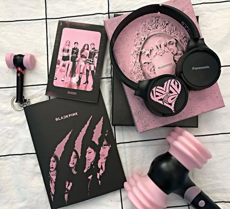 Игрушки Funko Pop, Blackpink Merch, Blackpink Square Up, Snk Cosplay, Blink Book, Black Pink Background, Blackpink Funny, Pink Instagram, Black Pink Instagram