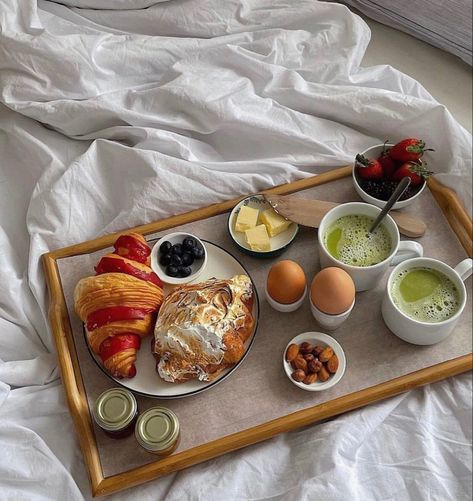 Parisian Style Aesthetic, Tapas Dinner, Breakfast Presentation, Photos Of Food, Bed Aesthetic, Food Captions, Breakfast Tray, Weekend Breakfast, Wedding Breakfast