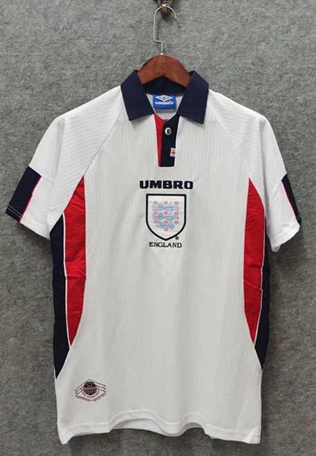 England Retro Jersey, Classic Soccer Jerseys, Retro Football Jersey Outfit, England Jersey Outfit, Vintage Jersey Football, Vintage Football Jersey Outfit, Vintage Jersey Design, Retro Jersey Outfit, Retro Jersey Design