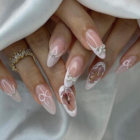 જ⁀➴ Hi Cupid 👼🏻 *ੈ♡⸝⸝🪐༘⋆ . . . . #nails #artist #fallnails #bcnails #cutenails #vancouvernail #gelx #aprèsgelx #aprèsnail #classynails… | Instagram Cupid Nails, Bow Nail Designs, Chrome Manicure, Pink Chrome Nails, Bow Nail, Angel Nails, Heart Nail Designs, Chrome Nail Art, 2024 Nails