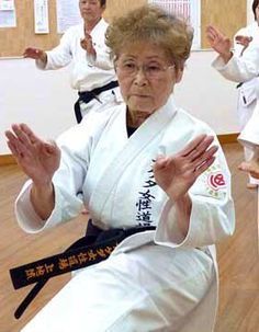 Okinawan Karate, Japanese Karate, Different Martial Arts, Best Martial Arts, Shotokan Karate, Karate Martial Arts, Martial Arts School, Martial Arts Girl, Martial Arts Women