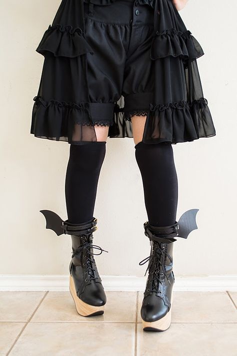 buttcape: Review: Aetherlund Bat Wing Cuffs Cute Bat Outfit, Bat Inspired Outfit, Hero Toga, Vampire Clothing, Bat Cosplay, Vampire Clothes, Bat Costume, 2024 Halloween, Cute Bat