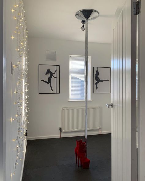 Pole fitness studio at home. Pole Home Studio, Pole Room Aesthetic, Pole Dance Home Studio, Home Pole Studio Ideas, At Home Pole Studio, Pole Room At Home, Pole Room Ideas Home, Pole Studio Design, Pole Studio Home