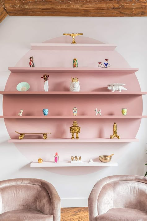 FINALLY A DIY ANYONE WITH A PAINT BRUSH CAN DO: A SERIES OF THE BEST PAINT IDEAS ON THE INTERNET | Emily Henderson #diy #homedesign #paintcolors Pink Bookshelf, Farmhouse Side Table, Deco Rose, Cute Dorm Rooms, Bohol, Home Design Decor, Wall Paint, Decoration Design, 인테리어 디자인