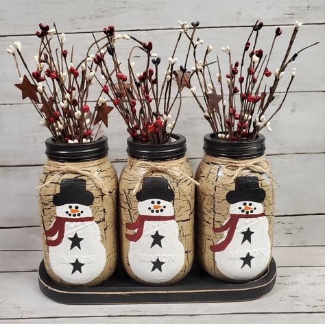 15 Charming Christmas Mason Jar Ideas to Light Up Your Holidays Mason Jar Christmas Centerpieces, Christmas Mason Jar Ideas, Christmas Glass Jars, Mason Jar Christmas Decorations, Snowman Mason Jar, Mason Jar Snowman, Mason Jar Ideas, Mason Jar Christmas Crafts, Crafts With Glass Jars