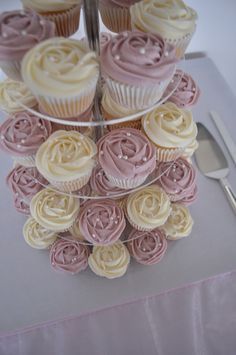 Dusty rose and cream wedding cupcakes by Cupcake Passion (Kate Jewell), via Flickr Strawberry Cheesecake Cupcakes, Bridal Shower Cupcakes, Torte Cupcake, Lilac Wedding, Wedding Dessert, Wedding Cakes With Cupcakes, Cream Wedding, Shower Cupcakes, Pink Bridal