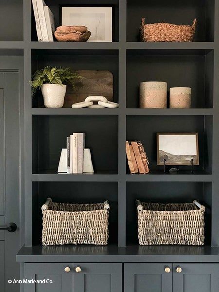 Dark Bookshelf Styling, Cubby Decor, Bookshelf Styling Living Room, Shelf Decor Living Room, Styling Shelves, Bookcase Styling, Bookcase Decor, Bookshelf Styling, Ann Marie