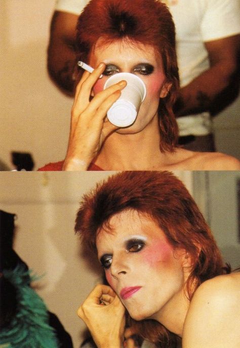 David Bowie Ziggy Stardust Makeup, Stardust Makeup, David Bowie Makeup, Bowie Ziggy Stardust, Mick Ronson, David Bowie Ziggy Stardust, Bowie Starman, David Bowie Ziggy, Bus Pass