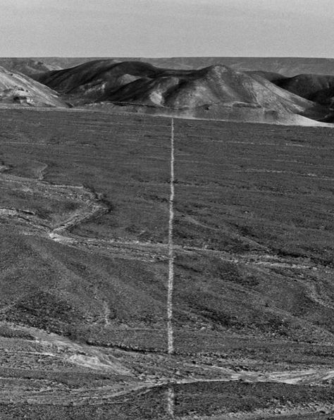 Walking a line in Peru (1972) by Richard Long Richard Long Land Art, Richard Long, Landform, Dark Paradise, Composition Photography, Art Minimaliste, Sense Of Place, Cool Landscapes, Land Art