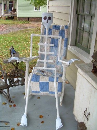 PVC Skeleton | My mom made this skeleton out of pvc pipe. Sh… | Flickr Pvc Bird Feeder, Unique Halloween Crafts, Halloween Yard Decorations Diy, Crafting Organization, Pvc Crafts, Craft Aesthetic, Pvc Railing, Halloween Spider Decorations, Magical Decor