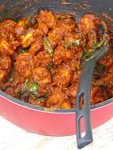 Plateful: Kerala Style, Spiced, Aromatic Prawn Roast — Chemmeen Roast Kerala Prawn Curry, South Indian Prawn Recipes, Prawn Indian Recipes, Chemmeen Roast, Prawn Recipes Indian, Prawns Roast, Prawns Curry, Kerala Dishes, Prawn Masala