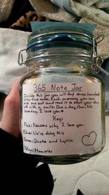 These DIY Valentine's gifts for boyfriends are so cute! 365 Note Jar, 5 Senses Gift For Boyfriend, Gifts For Boyfriend Long Distance, Diy Valentine Gifts For Boyfriend, Birthday Recipes, 365 Jar, Saint Valentin Diy, Valentines Bricolage, Birthday Boyfriend