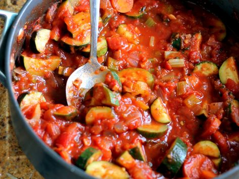 Homemade Arrabbiata Sauce with Zucchini (the only tomato sauce you'll ever need) Pepper Meals, Arrabbiata Pasta, Zucchini Skillet, Arrabiata Sauce, Zucchini Sauce, Arrabbiata Sauce, Italian Zucchini, Dog Farm, Recipe Tomato