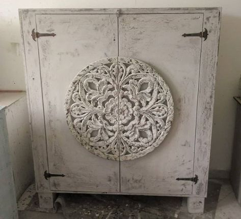 Wood Decor Diy, Small House Storage, Unique Wood Carving, White Wood Furniture, Boho Style Living, Distressed Furniture Diy, Repainting Furniture, Classy Furniture, Stencil Furniture