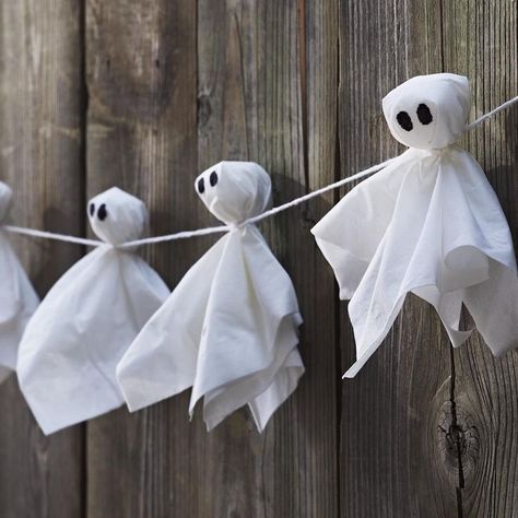 Hallowen Decoraciones Outside, Halloween Simple Decor, Simple Halloween Diy Decor, Heloween Decoration Diy, Halloween Simple Decorations, Hellowin Decoration, Ideas Para Halloween Decoration, Hallowen Decoraciones Diy, Deco Halloween Diy