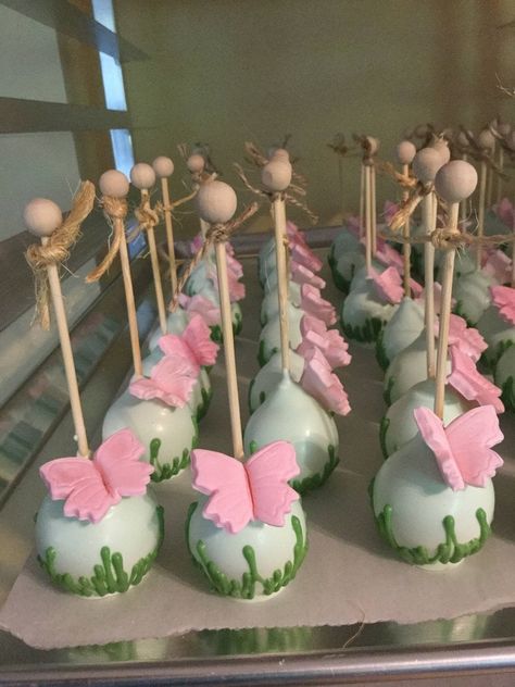 Garden Themed Cake, Garden Theme Cake, Grass Decoration, Themed Cake Pops, Butterfly Themed Birthday Party, Garden Baby Shower Theme, Butterfly Theme Party, Edible Butterfly, Butterfly Baby Shower Theme