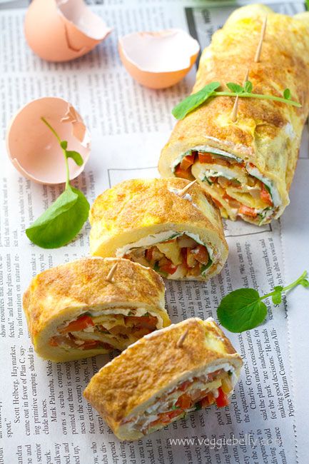 Whoa, omelet roll-ups with fried potatoes, cream cheese, watercress, and peppers. Delightful and delicious. What's For Breakfast, Egg Dish, Roll Ups, Breakfast Time, Breakfast Dishes, Food Breakfast, An Egg, Breakfast Food, Breakfast And Brunch