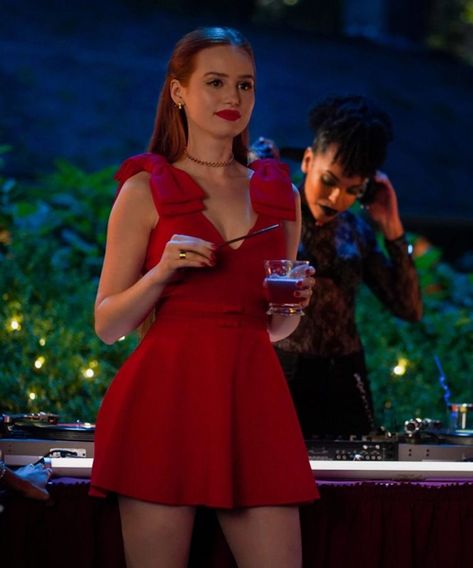 Cheryl Blossom Aesthetic, Chic Capsule Wardrobe, Riverdale Fashion, Classy Wardrobe, Cheryl Blossom Riverdale, Riverdale Cheryl, Riverdale Aesthetic, Cheryl Blossom, Madelaine Petsch