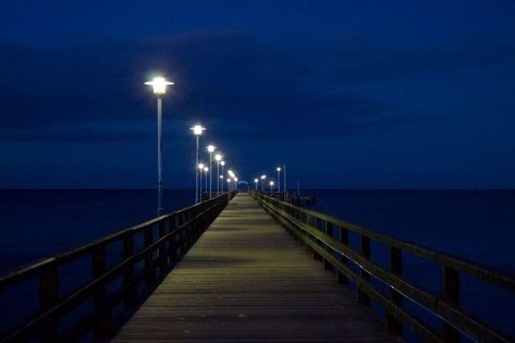 Damien Chazelle, Night Scenery, Street Lights, Moon Night, Night Vibes, Blue Hour, Cinematic Photography, Feeling Blue, Alam Yang Indah