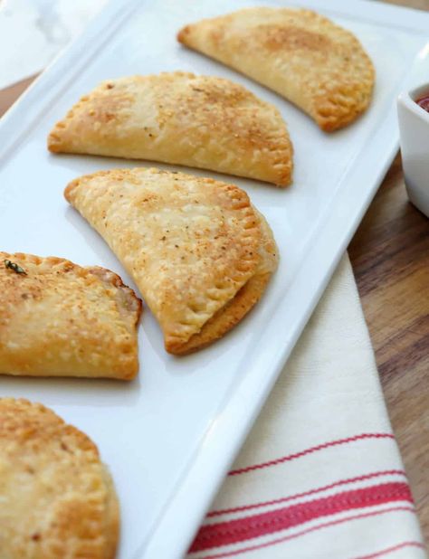 Pizza Empanadas! Pizza Empanadas, Cheese Empanadas Recipe, Mandel Bread, Cheese Empanadas, Passover Desserts, Cheesy Chicken Enchiladas, Cut Recipe, Princess Pinky Girl, Pinky Girl