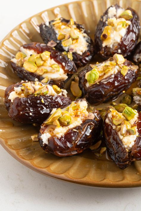 These goat cheese stuffed dates are the perfect sweet and salty appetizer that come together in 15 minutes with 4 ingredients. Dates Goat Cheese, Goat Cheese Stuffed Dates, Date Syrup Recipes, Cheese Stuffed Dates, Atkins Snacks, Crushed Pistachios, Goat Cheese Appetizer, Stuffed Dates, Bite Size Appetizers