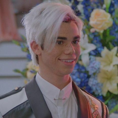 Fam Aesthetic, Carlos Descendants, Cameron Boyce Descendants, Dianne Doan, Descendants Oc, Descendants Dr, Cameron Boys, Descendants Characters, Kenny Ortega