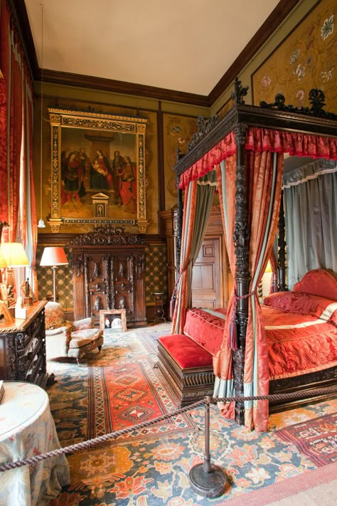 Eastnor Castle, Castle Rooms, Castle Bedroom, Castles Interior, English Manor, Bedroom Furnishings, Luxury Property, Beautiful Bedrooms, Luxury Real Estate