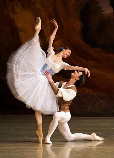 Svetlana Zakharova and Vladislav Lantratov in Giselle at The Mariinsky Theatre Ballet Giselle, Ballet Dance Photography, Svetlana Zakharova, Ballet Pictures, Rudolf Nureyev, Paris Opera Ballet, Ballet Beauty, Ballet Performances, Bolshoi Ballet