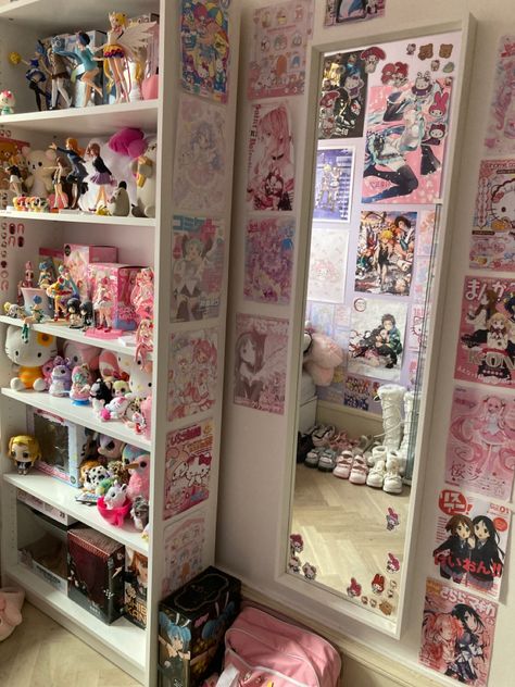 Bunk Bed Kawaii Room, Kawaii Room Storage, Cute Room Kawaii, Kawaii Room Anime, Pink Otaku Room, Cute Anime Bedroom Ideas, Pink Room Wall Ideas, Pink Anime Room Aesthetic, Kawaii Loft Bedroom