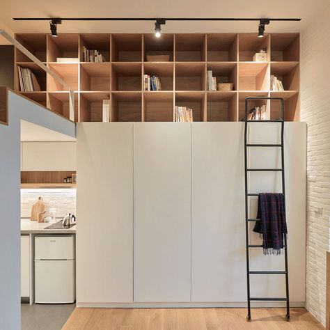 People Can’t Believe This Apartment Is Only 22 Square Meters (236 Sq. ft) After Seeing These Pics | Bored Panda Resource Furniture, Apartment Storage, Micro Apartment, Trendy Apartment, 아파트 인테리어, Small Room Design, Compact Living, Tiny Apartment, Design Del Prodotto