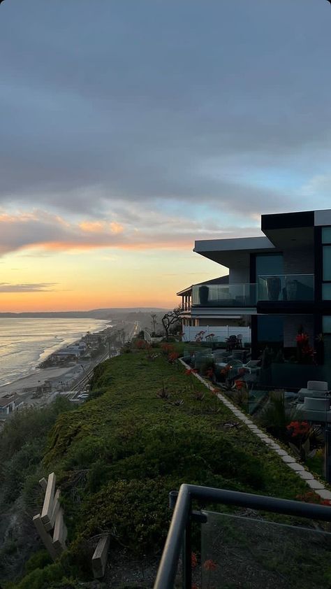 The Royals Of Malibu, Malibu Apartment, Malibu Houses, Malibu Aesthetics, Malibu Aesthetic, House In Malibu, Nobu Malibu, Mansion Aesthetic, Malibu House