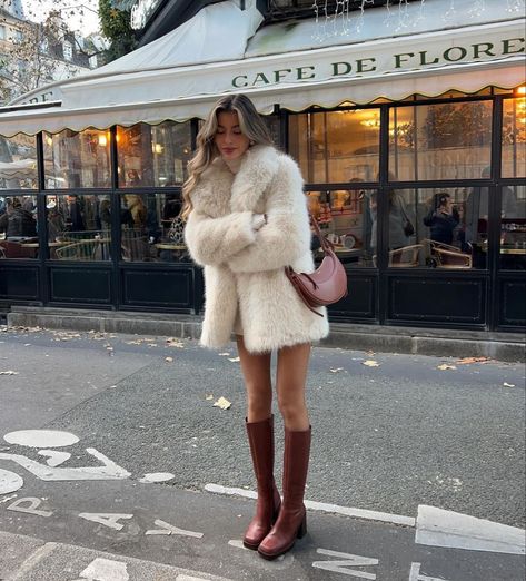 #winter #winteroutfit #winteroutfitideas #redboots #fuzzycoat Fur Coat Brown, Cream Faux Fur Coat, York Outfits, Fur Outfit, Fur Coat Outfit, Nyc Outfits, Cold Weather Outfit, Classy Winter Outfits, Fox Fur Jacket