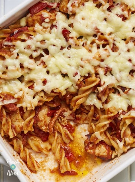 Hunters Chicken Pasta Bake - Pinch Of Nom Pinch Of Nom Pasta Recipes, Hunters Chicken Pasta, Hunters Chicken Pasta Bake, Pinch Of Nom Recipes, Chicken Mince Recipes, Easy Chicken Pasta Bake, Dinners Pasta, Baked Chicken Pasta Recipes, Slimmers World Recipes