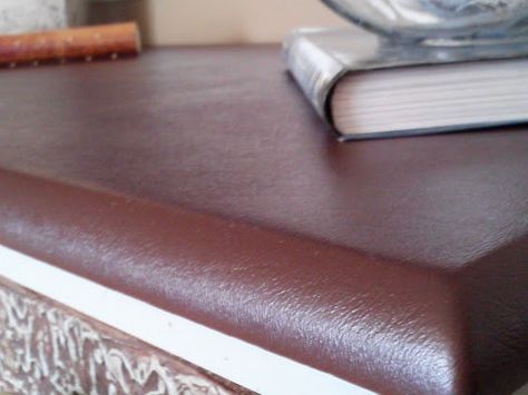 DIY faux leather top desk painted with chalkpaint. Made from an old wood desk found curb side. The top of the desk is covered with a piece of faux leather. Faux Leather Walls, Faux Paint Finishes, Leather Top Desk, Reclaimed Wood Desk, Plaster Texture, Mirror Frame Diy, Window Casing, Old Desks, Leather Wall